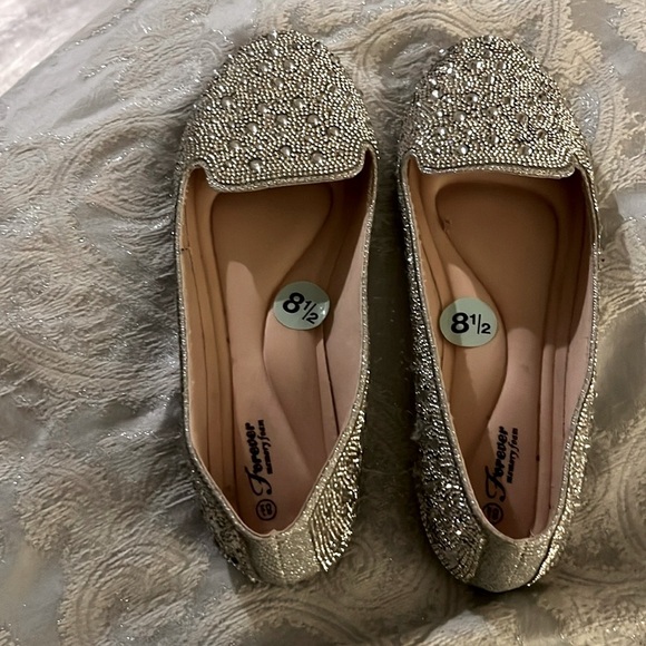 NWT silver crystal flats forever memory foam ❤️💕 - Picture 2 of 4